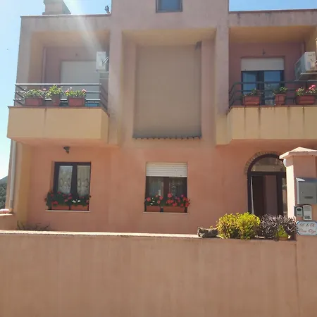 Casa Incrisse דירה Urzulei
